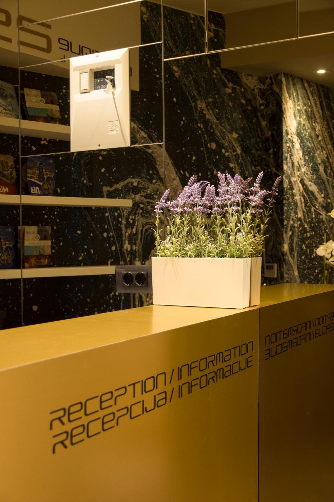 Boutique 25H By Eva Stay 018 Nis Exterior foto